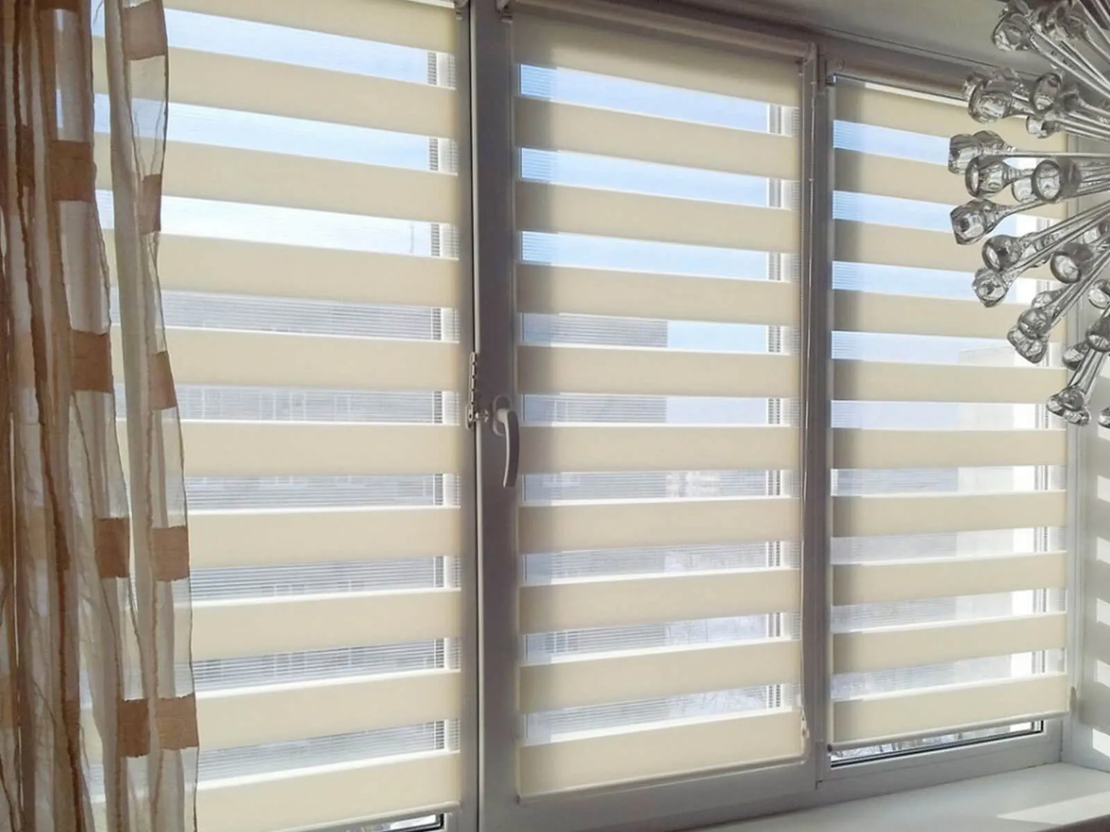 Рулонные шторы день-ночь Даллин Кремовый